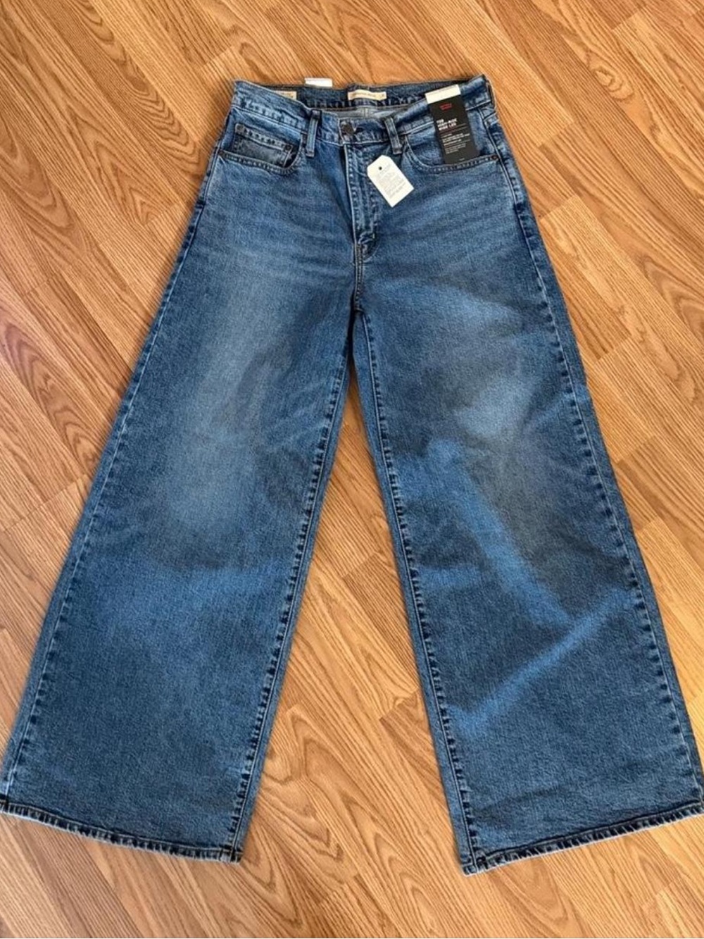 NWT women’s Levi's 728 high rise wide leg jeans 31x32